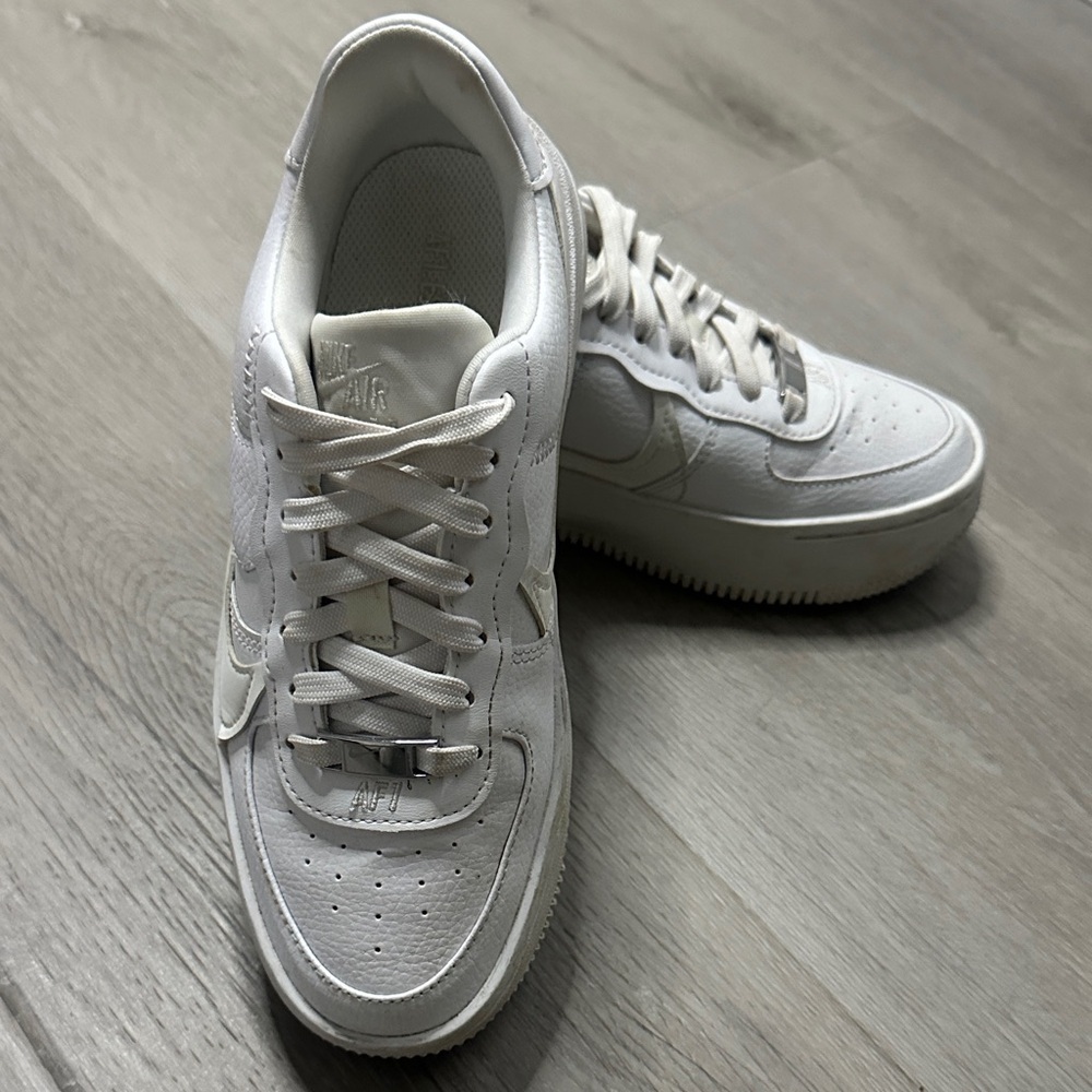 Nike Air Force 1 Low White Sneakers kids size 5 - Picture 4 of 12